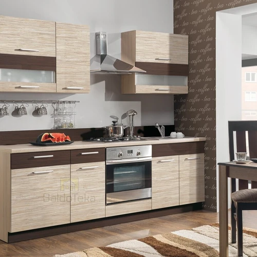 Šviesi rijeka spinta 82 cm aukščio – stilingas ir funkcionalus baldų elementas