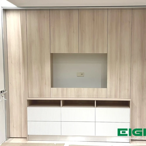 Žemos spintelės su frezuotais fasadais ir matiniais dažais