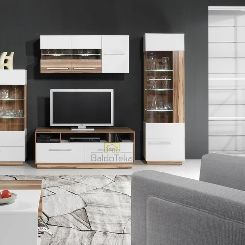 Balta lux matinė spalva – šiuolaikiškas interjero akcentas