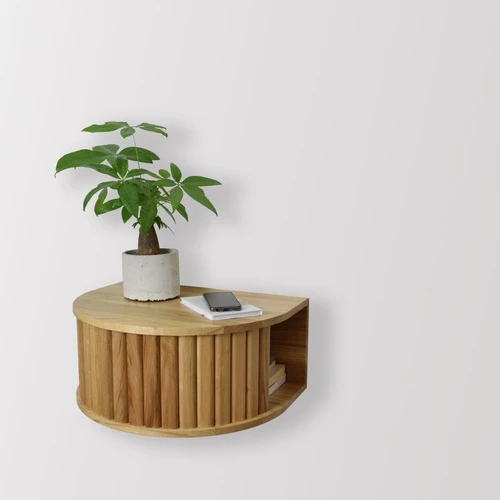 Ąžuolinis staliukas su natūralia mediena ir funkcionalumu