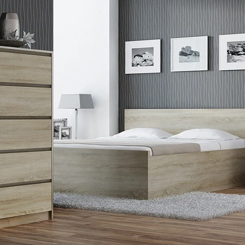 Tvarkinga ąžuolo spalvos spintelė su ritininiais bėgeliais