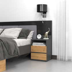 Patvari naktinė spintelė su ritininiais bėgeliais