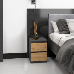 Elegantiška juoda spintelė su ritininiais bėgeliais