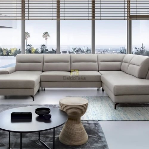 Moderni lova su metalinėmis kojelėmis ir patogi miegamoji dalis