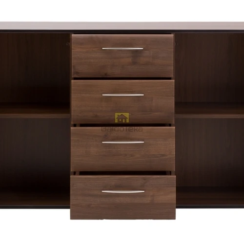 Elegantiška riešuto spalvos spinta su medinėmis kojelėmis