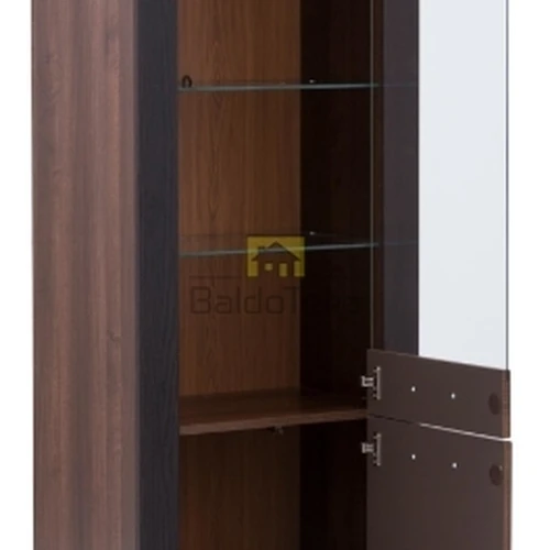 Moderni spinta su medinėmis kojelėmis ir apšvietimu