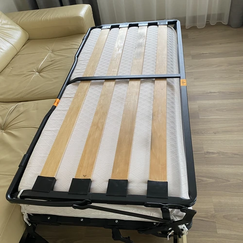 Kokybiški kreminiai minkšti baldai – 2 dalys ir papildomas fotelis