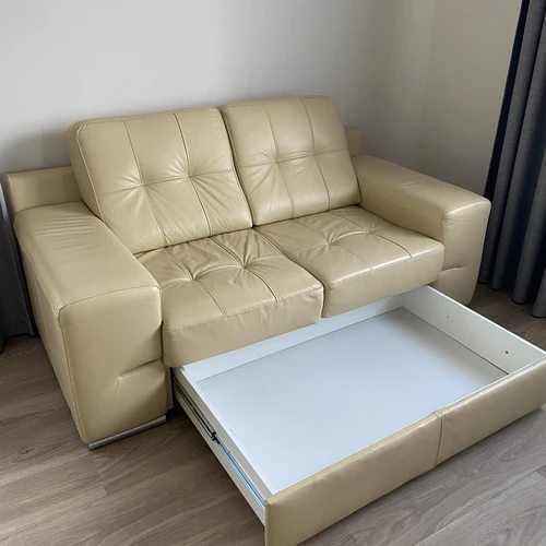 Elegantiški minkšti baldai – natūrali oda ir patogi konstrukcija