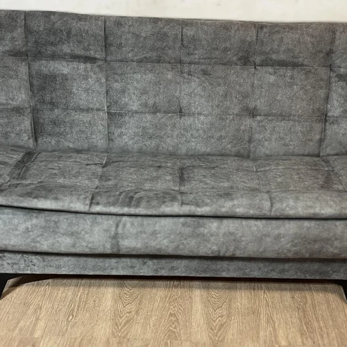 Patogi sofa lova su placia miegamaja dalimi nedideliam kambariui
