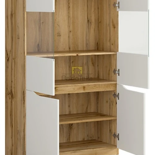 Moderni ąžuolo spinta su blizgiu apdailu