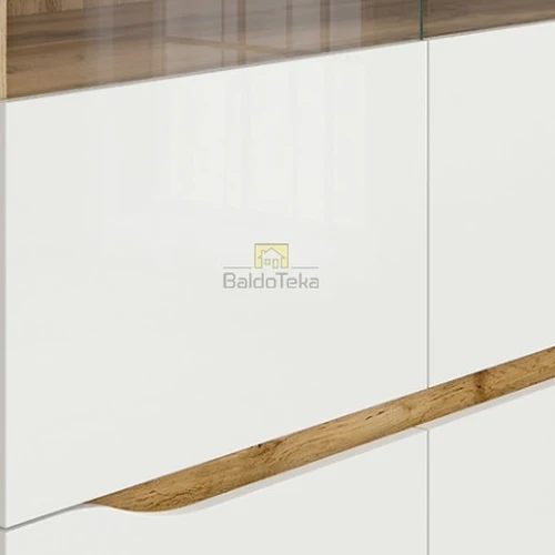 Kompaktiška spinta su pasirenkamu apšvietimu