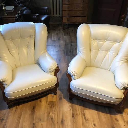 Puiki itališka odinė sofos komplektacija