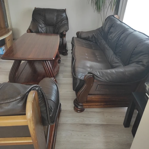 Klasikinė odinė sofa ir foteliai