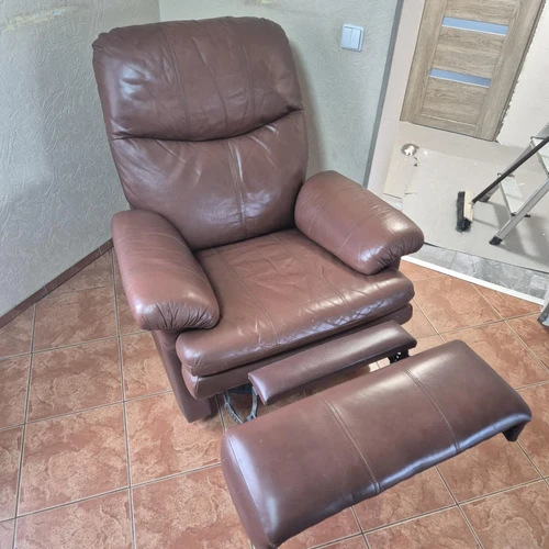 Minkštas odinis krėslas – puikus namų akcentas