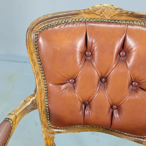 Krėsliukas iš odos – idealus interjero papildymas