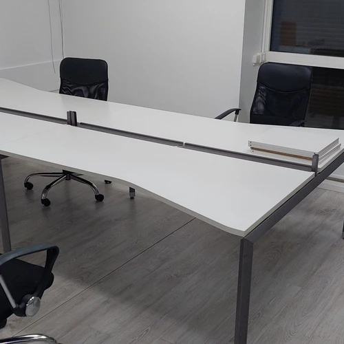 Ergonominis ofisinis stalas 168 cm pločio – Vilnius, Žvėrynas