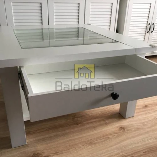 Erdvi ir stilinga spinta – 93x93x54 cm, balta matinė