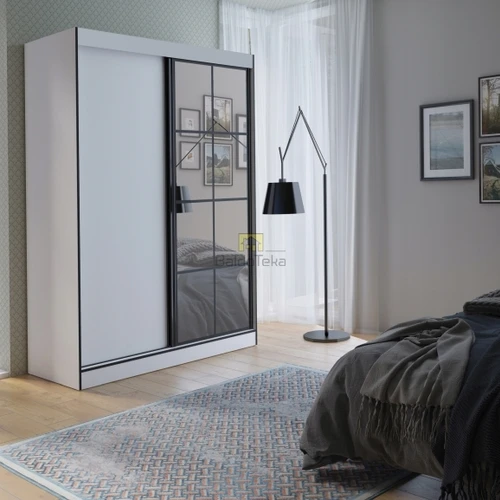 Erdvi spinta su veidrodžiu – modernus dizainas