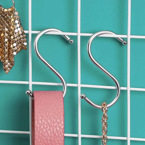 Tvarkingumo sprendimas su stilinga sienine lenta