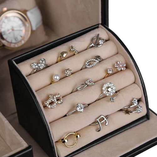 Patogi kelionėms papuošalų dėžė su skyriais ir pagalve