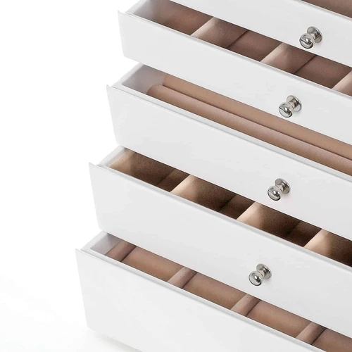 Patvari ir stilinga papuošalų dėžė