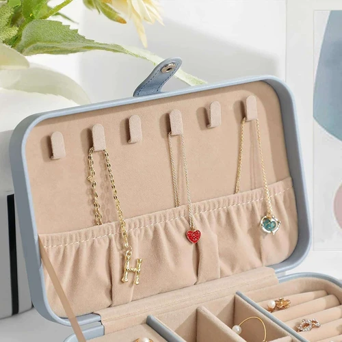 Papuošalų organizatorius su 4 mažais skyreliais ir 8 ritinėliais