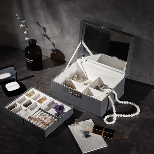 Kompaktiškos lovos su atsarginei saugojimo vietomis