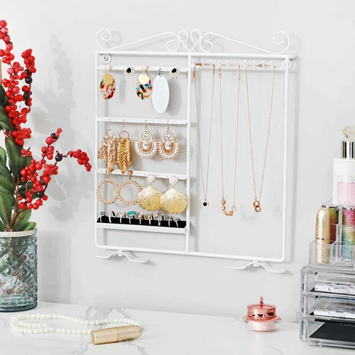 Papuošalų stendas stalui ar sienai – daili ir praktiška dekoracija