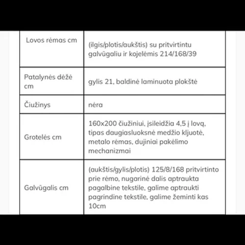 Medinė lova su grotelėmis