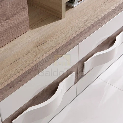 Šviesus ąžuolas san remo korpusas su tamsiais fasadais