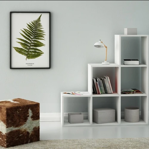 Laiptuota lentyna iš MDP – idealus knygų ir dekoracijų laikymui