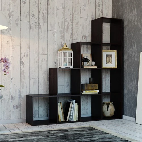 Laiptuota lentyna – puikus sprendimas knygoms ir dekorui