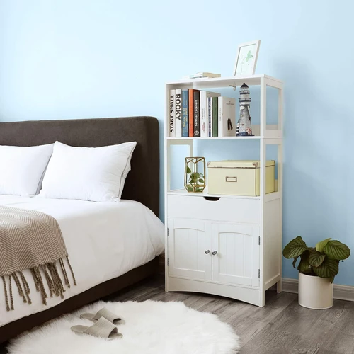 Tvarkinga vonios spintelė su vietą rankšluosčiams ir valymo priemonėms