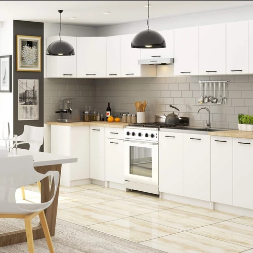 Erdvi spintelė su daug vietos