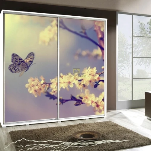 Patvari ir patogi spinta su aukšta kokybe