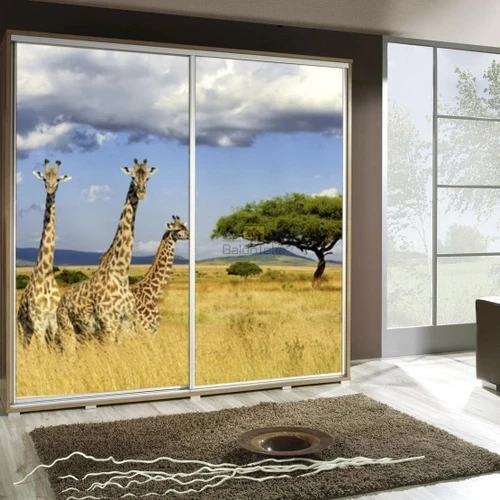 Patvari ir patogi spinta su aliuminio bėgeliais