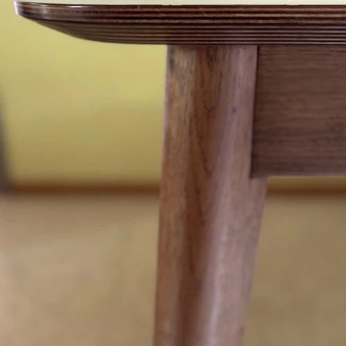 Stilinga stalų kolekcija: ovalus stalas ir kavos staliukas