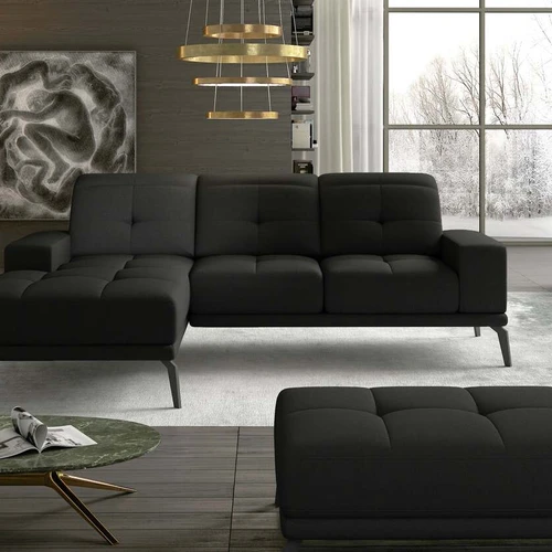 Elegantiška Torrense kampinė sofa su juodomis metalinėmis kojelėmis