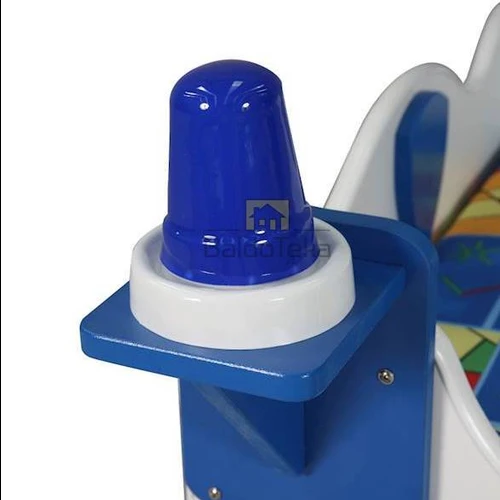 Patogi ir tvirta lova su medinėmis grotelėmis