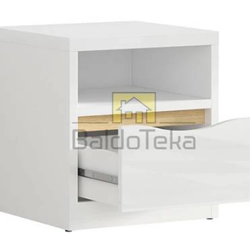 Stilinga balta spinta su blizgiu finishu ir ąžuolo nagano elementais