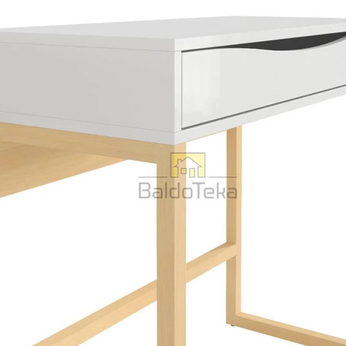 Funkcionalus ir erdvus PORI staliukas su veidrodžiu