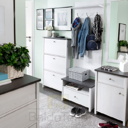 Plati ir patogi spinta šviesaus medžio atspalviu