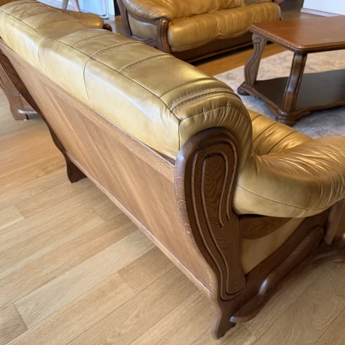 Prabangus natūralios odos ir ąžuolo masyvo baldų komplektas