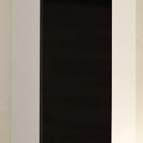 Tvarkinga spinta su laminuotu korpusu ir blizgiu MDF