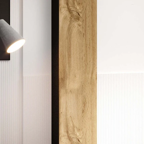 Praktiška 180cm spinta su tvirtu korpusu ir blizgiu priekiu