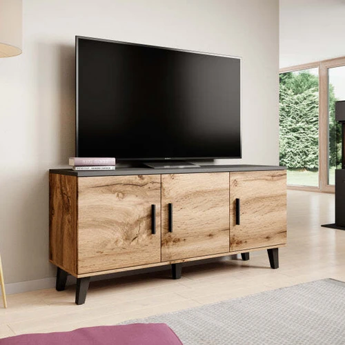 Tvarkinga spinta su beicuotomis medinėmis kojomis ir rankena