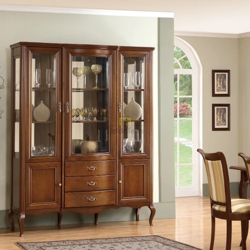 Natūralaus medžio lukšto komodas su funkcionaliu dizainu