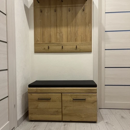 Naudotas prieskambario baldų komplektas COR