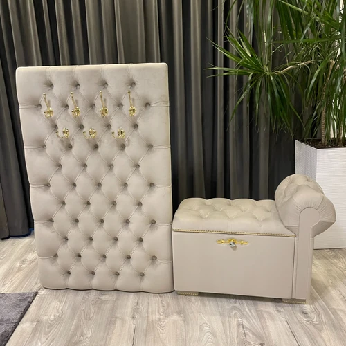 Individualūs rūbų kabyklos ir batų dėžės