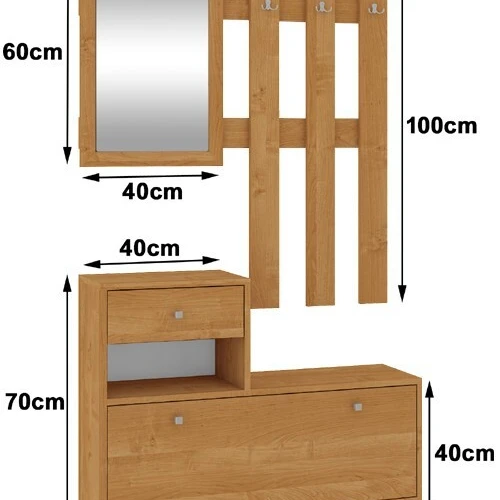 Praktiška spinta su veidrodžiu ir metalinėmis pakabomis